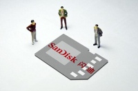 闪迪股价暴涨559%：存储芯片的AI翻身战，狂欢后是泡沫吗？