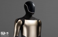 特斯拉 Optimus 人形机器人被指依赖远程操控、手部灵巧度不足，距马斯克愿景尚远