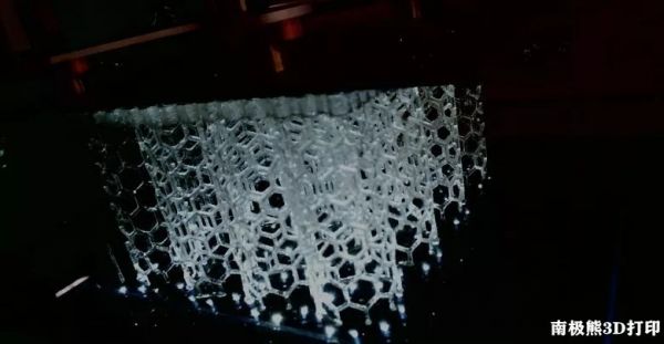 潮科技 | 又一个高速大尺寸光固化3D打印技术登上《Science》，Azul3D会超越Carbon3D吗？