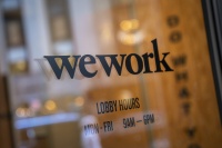 在资金告罄、破产清算之前，WeWork答应了软银的“救助”