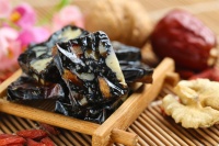 都靠涨价赚钱,为何茅台这么牛阿胶这么衰?