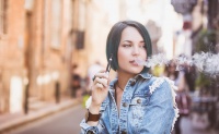 活在悦刻阴影下,电子烟小品牌的求生之道