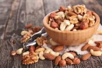 互联网零食江湖:三英战群雄