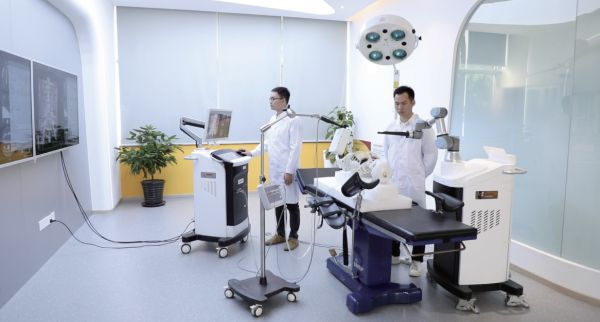 单多孔模块化腔镜手术机器人、脑控外骨骼康复系统、神经外科手术显微镜......这里有来自上海交大的10个医疗科技项目