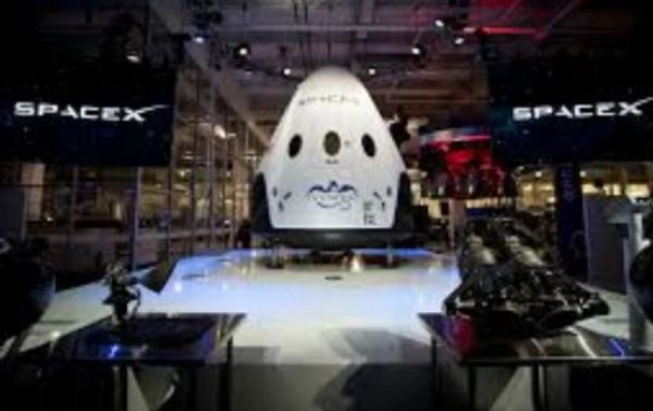 NASA训练首批SpaceX载人龙飞船宇航员，以执行更长时间太空任务