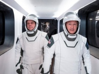 马斯克承认用了三四年时间亲自设计太空服,为每位宇航员量身定做