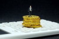 是数字货币还是黄金:美元霸权挑战赛的决胜局