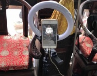 一个叫谷哥的男人,决定去直播卖旧货