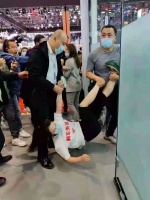 直击2021上海车展 | 特斯拉车主控诉刹车失灵;华为合作汽车上线;沃尔沃与滴滴合作自动驾驶
