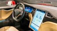 零点击漏洞又出Bug,两名白帽黑客用无人机「黑」了特斯拉