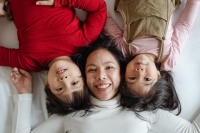 拍视频、做直播,一场带娃妈妈的“自救”