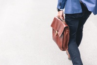 监管收紧，教育中概股动荡之下，如何看待掌门赴美IPO？