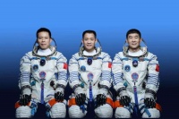 航空大年里的神舟十二号