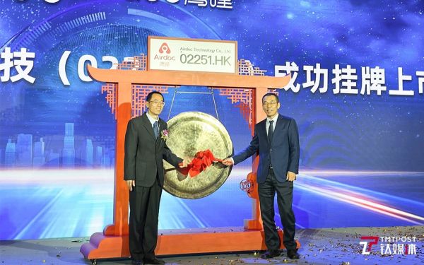 左侧是鹰瞳科技创始人、董事长张大磊，右侧是九合创投创始人王啸
