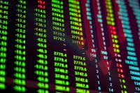 A股再现黑色星期四:超4400只股飘绿,宁德时代盘中跌破400元