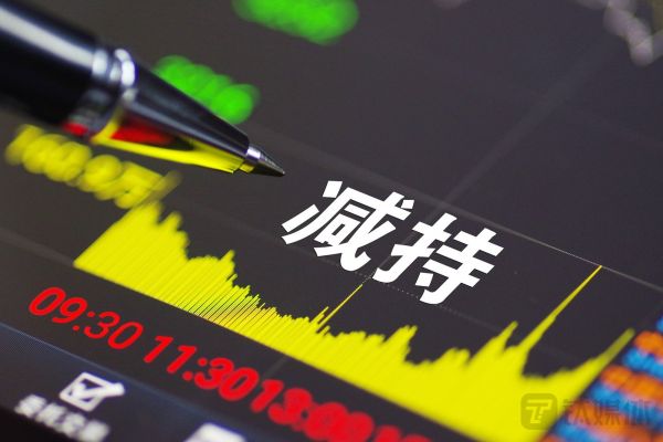 京东健康，美团遭减持,盘中两者的跌幅更是触达14%和6%。