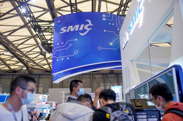 中芯国际在2021年上海Semicon China大会展示制造技术（图片来源：Reuters）