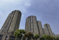 【房地产周报】官方首次回应“取消公摊面积”；浙江龙港试点农民住房公积金制度；万通发展独立董事蒋德嵩因涉嫌职务违法被留置调查；万科旗下万物云通过港交所聆讯
