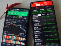九方财富三闯港交所:年入15亿,毛利率堪比茅台,荐股合规性存疑 | IPO速递