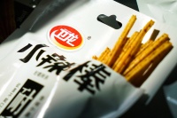 卫龙三闯港交所:销量下滑估值缩水,食品安全问题辣眼睛 | IPO观察