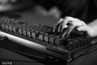 贪玩蓝月运营商递表港交所,多重隐忧下能否再续“爆款”神话?| IPO观察