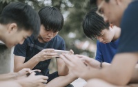 贪玩蓝月运营商冲刺港股:系兄弟,就陪我上市