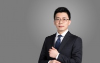 独揽前三的黑马“公募一哥”,翻车了